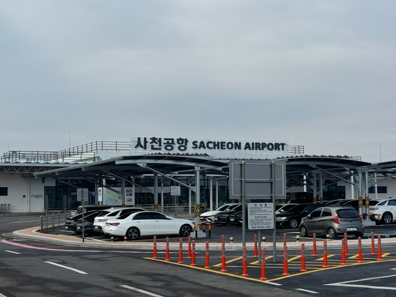 사천공항, 국내 첫 활주로 이탈방지장치 설치…안전성 대폭 강화