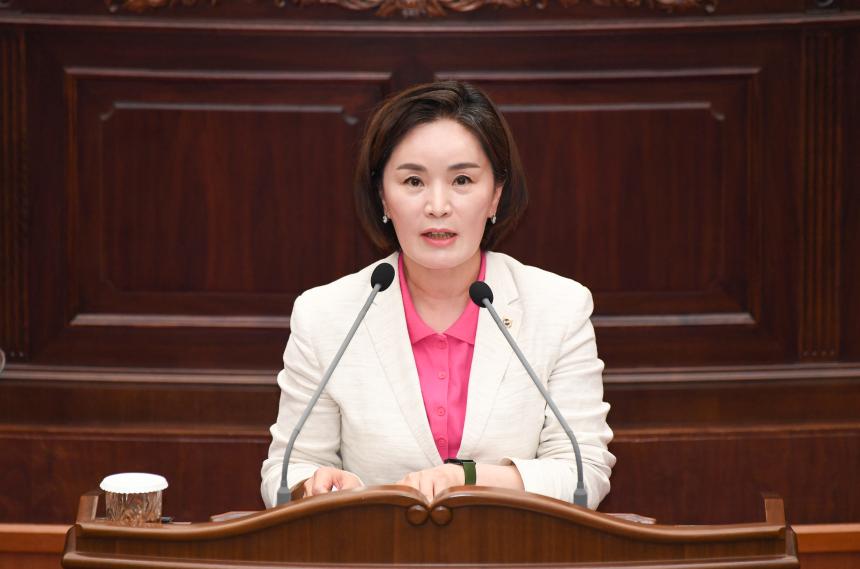 확정도 안 된 학교 설계비부터 썼다?