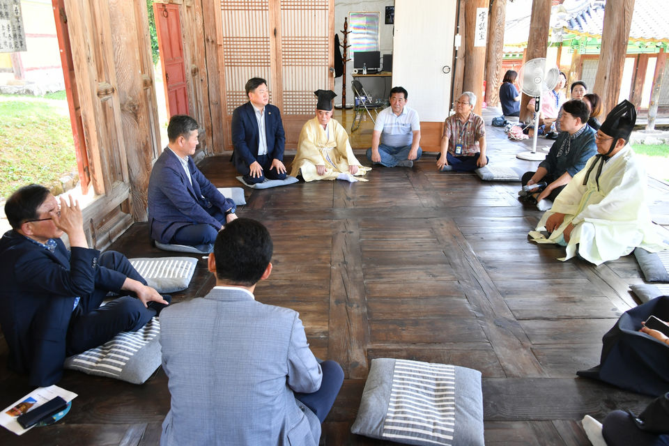 책상 위 유학, 도민의 삶 속으로… 경남도의회 연구회, 밀양서 현장 답사